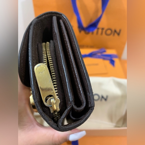 Sold🎉Louis Vuitton RARE Damier Ebene Koala Wallet🎉🎉 - Picture 5 of 16